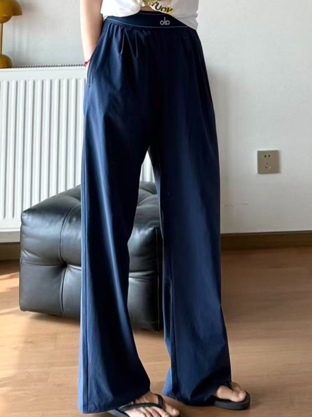 NWT💙 ALO Yoga Navy Blue Tailored Pants (Regular:30inch) Relaxed |Quiet Luxury😃 - Picture 7 of 9